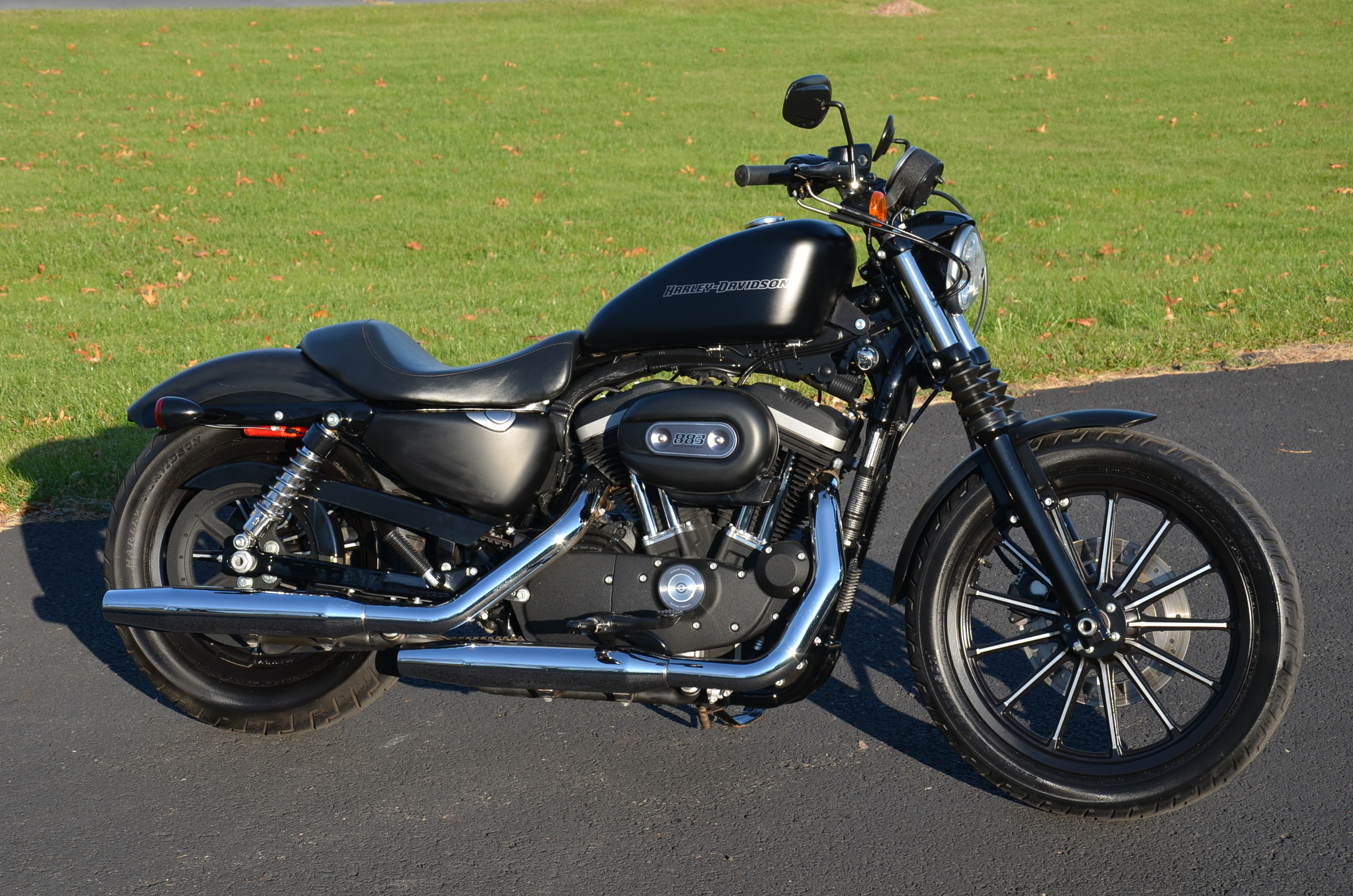 2009 Harley Davidson Sportster Iron Xl883n Two Seats